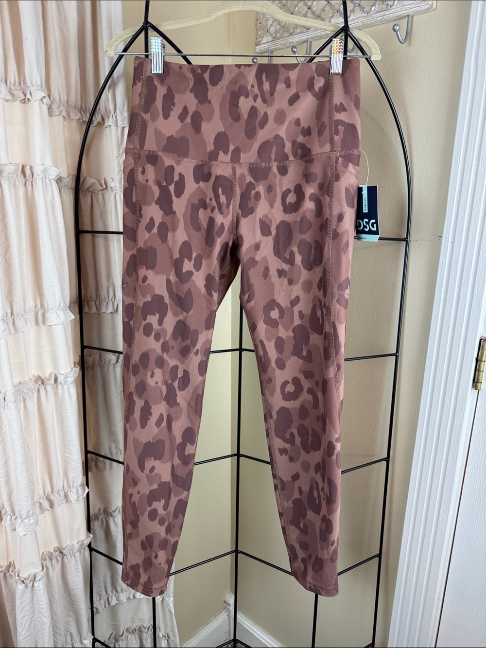 DSG Women's Momentum Ultra High Leopard Print Leggings Pockets Size M NWT